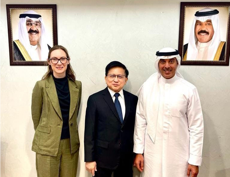 KUWAIT: Ambassador Hamad Al-Mashaan with Richard Malanjum. - KUNA