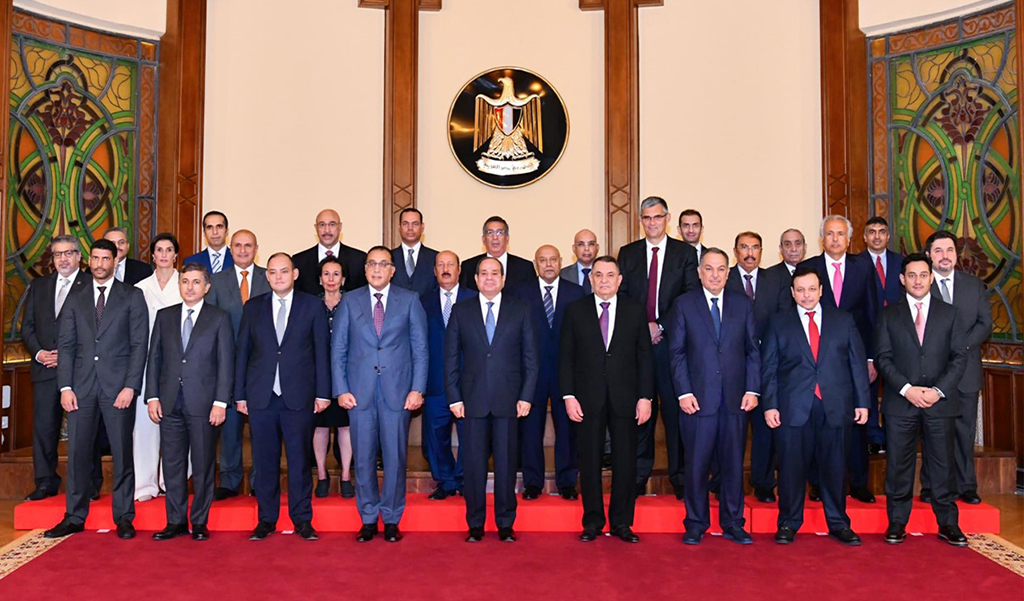 CAIRO: Egyptian President, Abdul Fattah Al-Sisi with Mohammmed Al-Saqer, Chairman of Industry and Commerce and other representatives at the Kuwait Economic Delegation.