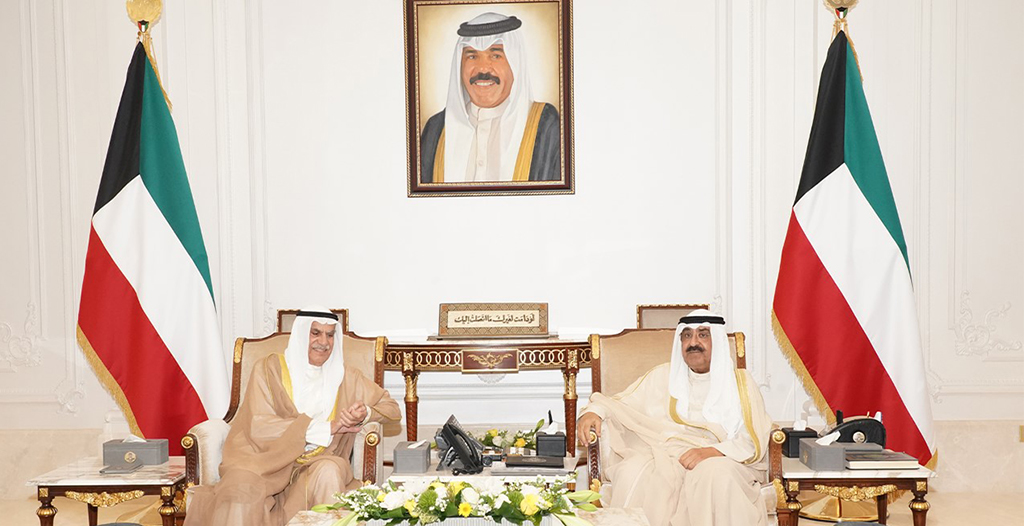 KUWAIT: HH the Crown Prince Sheikh Mishal Al-Ahmad Al-Jaber Al-Sabah received on Monday at Bayan Palace National Assembly Speaker Ahmad Abdulaziz Al-Saadoun. - KUNA photos