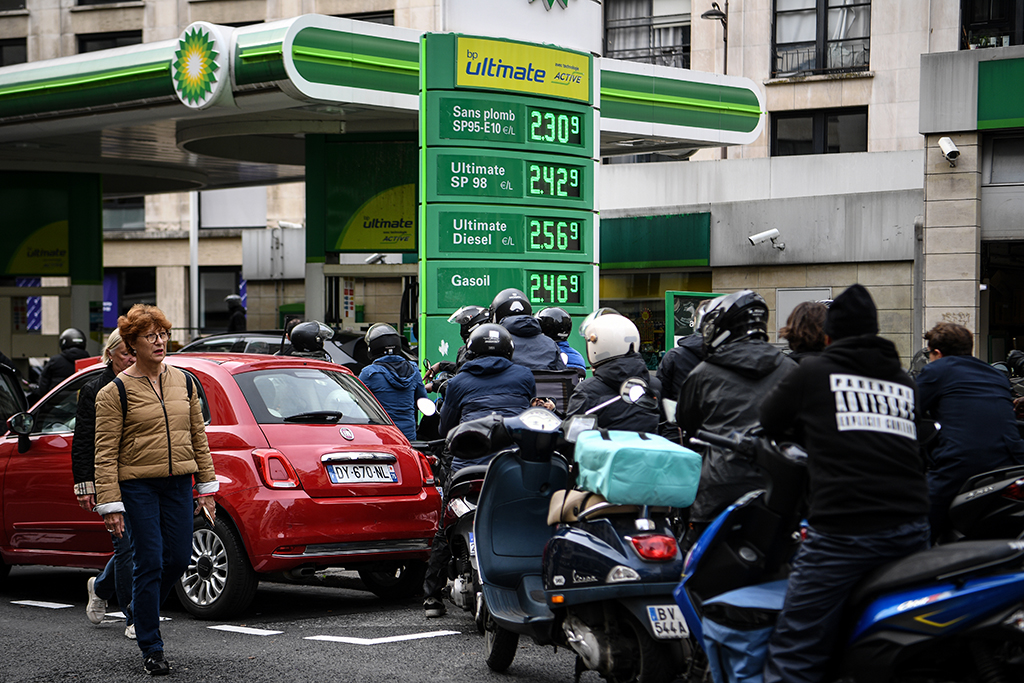 PARIS: Motorists wait in lines at a gas station in Paris. Striking French refinery workers vowed to pursue blockades after spurning a pay offer from industry leader TotalEnergies, prompting alarm over spreading fuel shortages ahead of broader protests in the coming days. – AFP