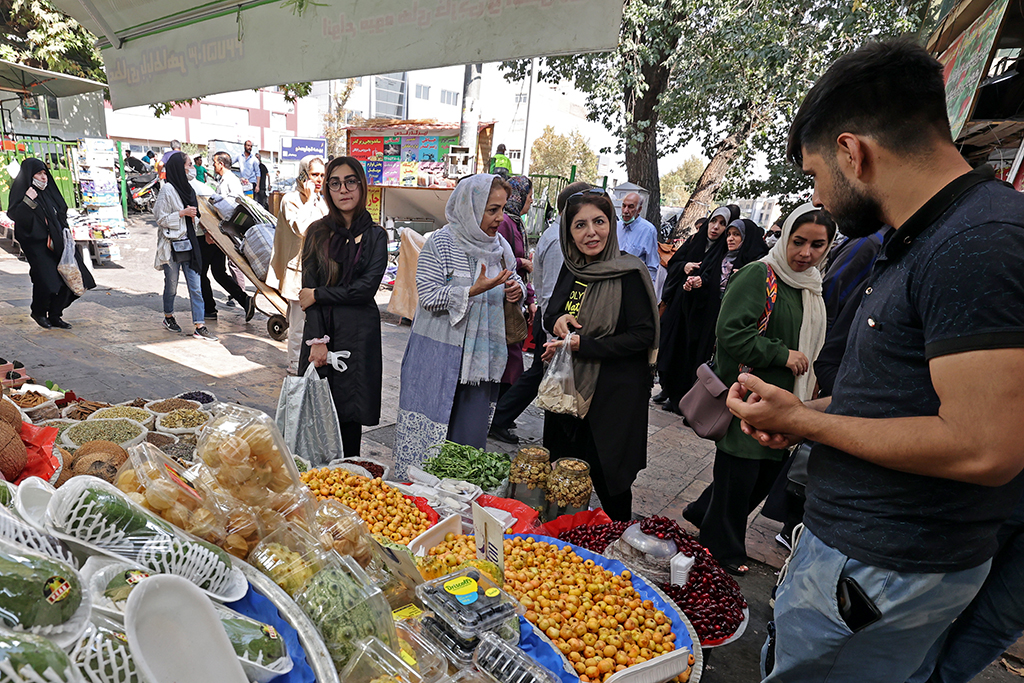 TEHRAN: Iranian women shop at the Tajrish traditional bazaar in the capital Tehran on October 2, 2022. – AFP