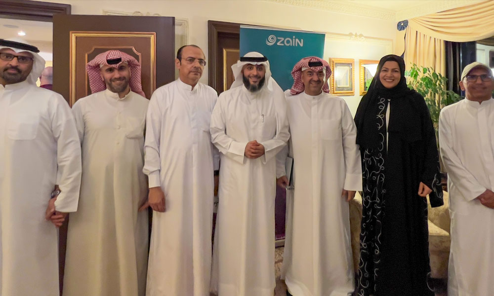 Sheikh Fahad Al Kandari with Waleed Al Khashti and Zain employees