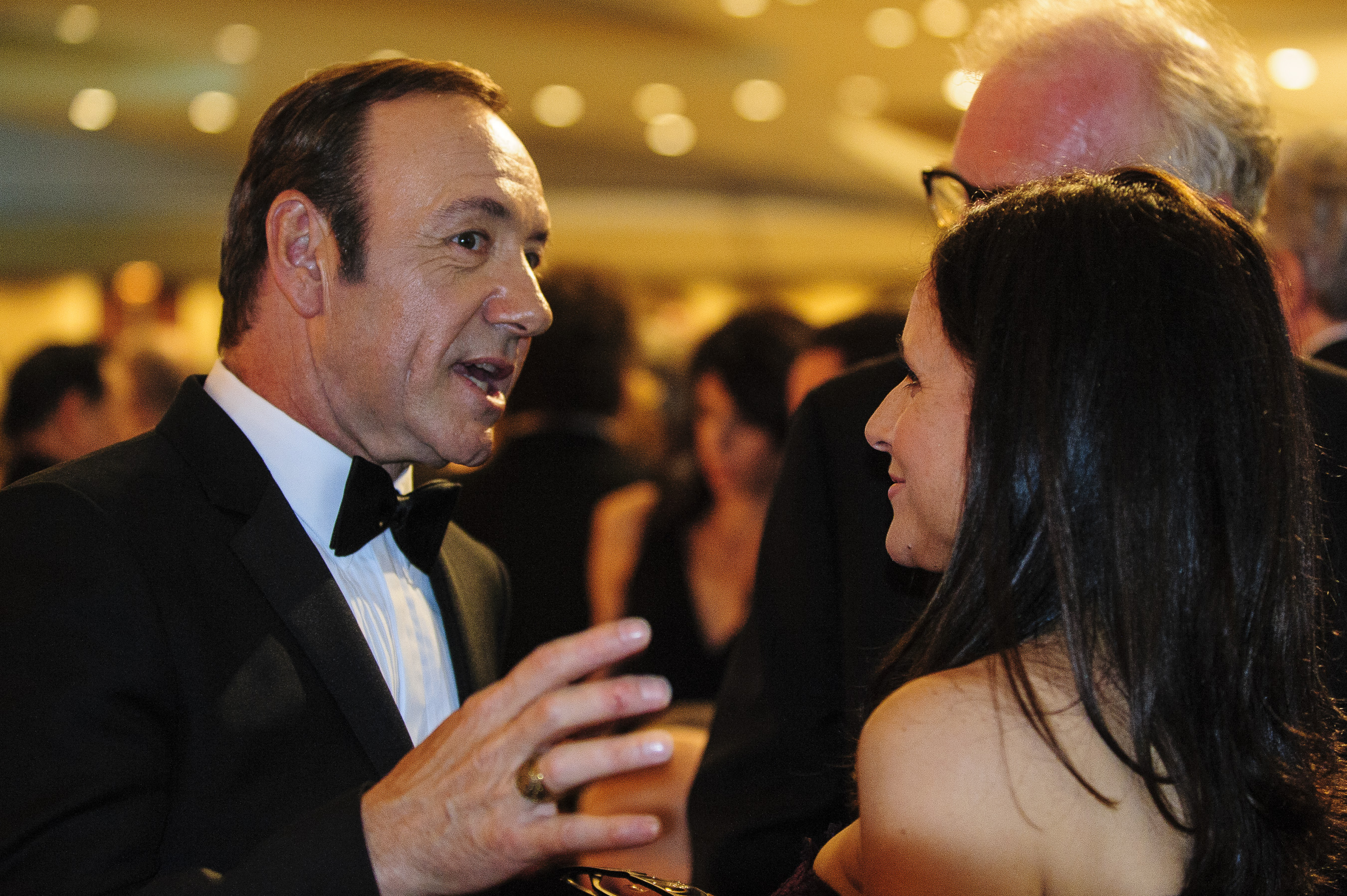 WASHINGTON, DC - APRIL 27: Actor Kevin Spacy talks with actress Julia Louis-Dreyfus during the White House Correspondents' Association Dinner on April 27, 2013 in Washington, DC. The dinner is an annual event attended by journalists, politicians and celebrities.   Pete Marovich-Pool/Getty Images/AFP (Photo by POOL / GETTY IMAGES NORTH AMERICA / Getty Images via AFP)