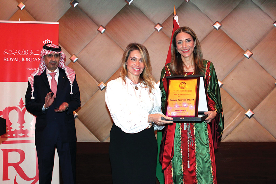 Ghada Shawky (IWG) president presents a memorial shield to Manar Kreshan spouse of thenJordanian Ambassador to Kuwait.