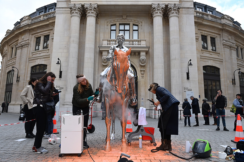 Workers clean up the ‘Horse and Rider’ statue by the artist Charles Ray, after activists from the group ‘Derniere Renovation’ threw paint on it in Paris calling for strong actions from governments in favor of a real ecological, social and climate change.— AFP