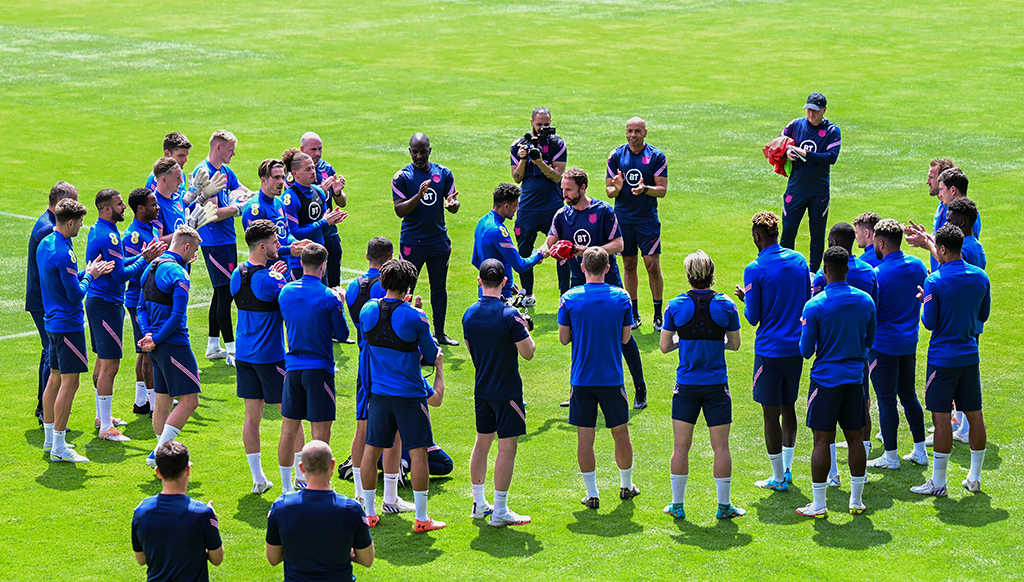 MUNICH: England’s head coach Gareth Southgate addresses players during a training session in Munich. – AFP