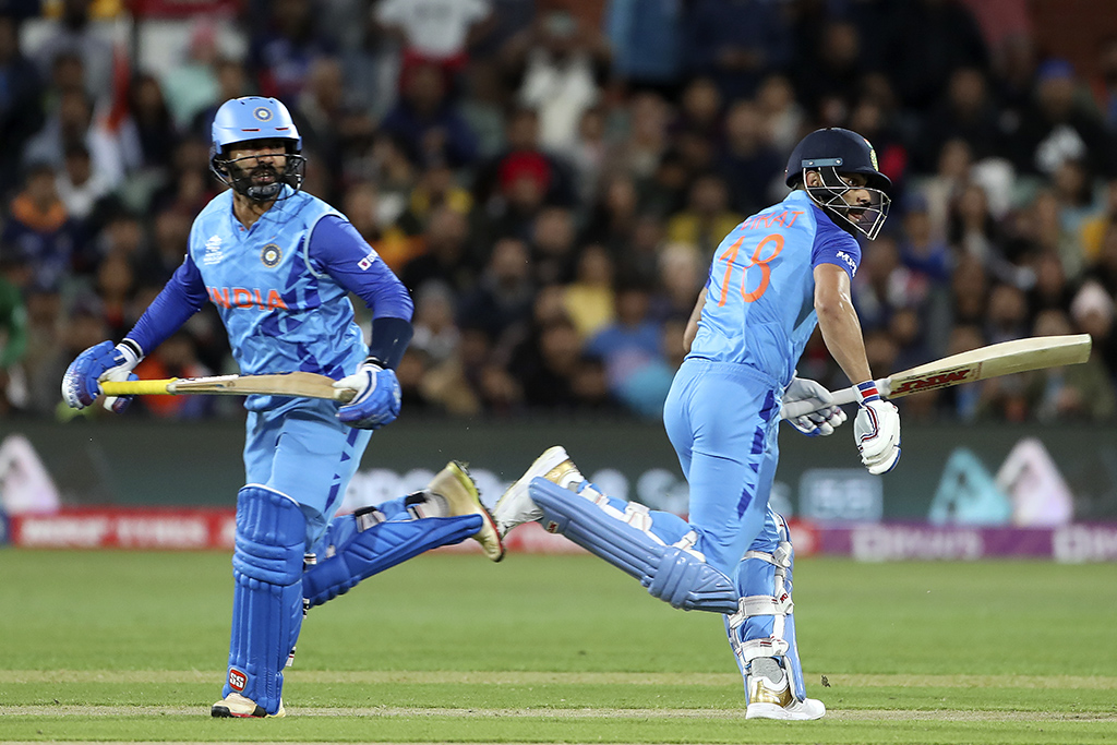 ADELAIDE: India's Dinesh Karthik (left) and Virat Kohli run between the wickets during the ICC men's Twenty20 World Cup 2022 cricket match between India and Bangladesh at Adelaide Oval on November 2, 2022.- AFP