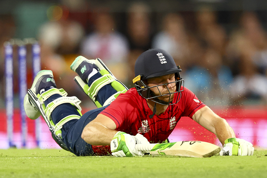 BRISBANE: England's Captain Jos Buttler fails to gain his ground and run out during the ICC men's Twenty20 World Cup 2022 cricket match between England and New Zealand on November 1, 2022.- AFP