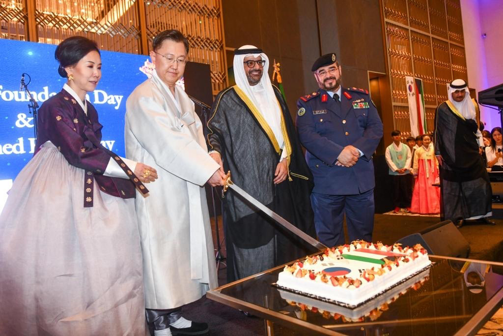 KUWAIT: Minister of Commerce and Industry Mazen Al-Nahedh attends South Korea embassy ceremony. - KUNA