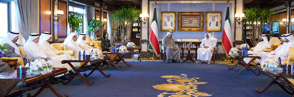 KUWAIT: HH the Prime Minister Sheikh Ahmad Al-Nawaf Al-Ahmad Al-Sabah receives KDIPA’s Director General Sheikh Dr Mishal Jaber Al-Ahmad Al-Sabah and board members. — KUNAn