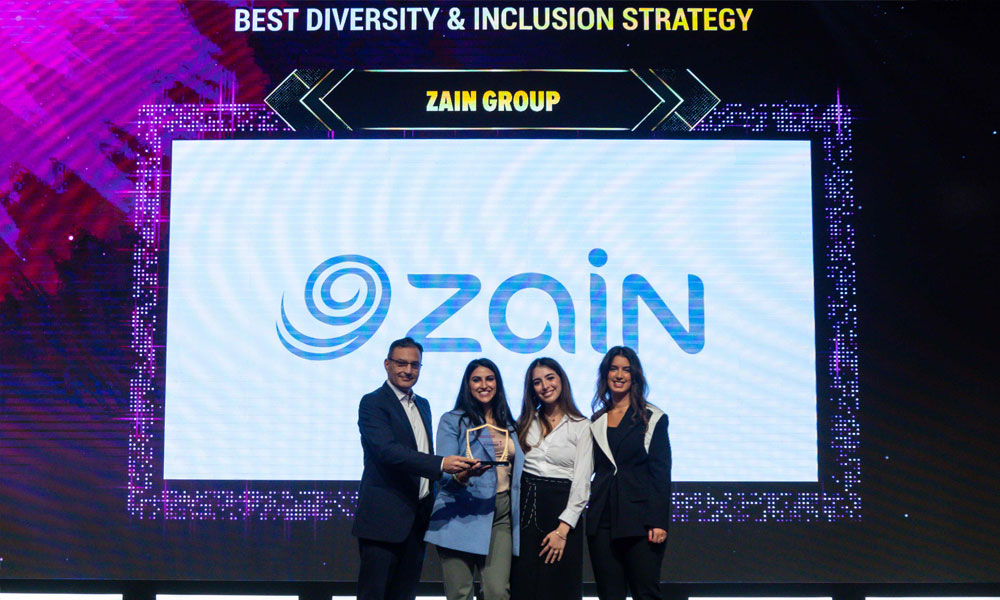 Zain’s Diversity &amp; Inclusion team receiving the awards