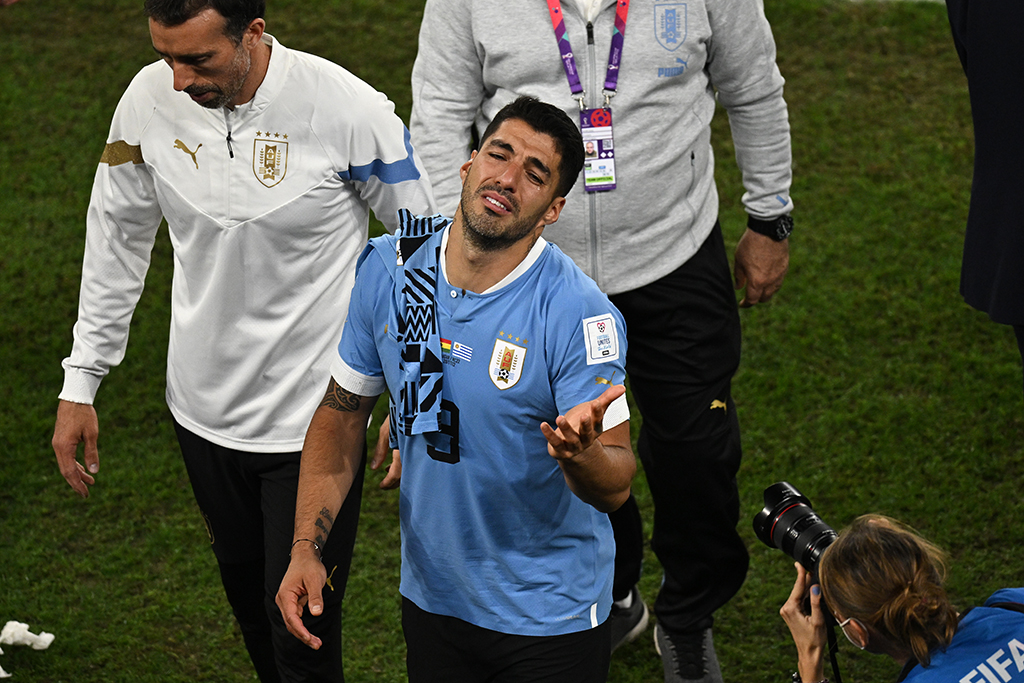 DOHA: Uruguay's forward #09 Luis Suarez reacts at the end of the Qatar 2022 World Cup Group H football match between Ghana and Uruguay at the Al-Janoub Stadium in Al-Wakrah, south of Doha. – AFP