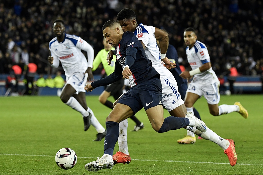 PARIS: Strasbourg's French defender Gerzino Nyamsi (R) makes a fault on Paris Saint-Germain's French forward Kylian Mbappe (C) and gives a penalty during the French L1 football match between Paris Saint-Germain FC and RC Strasbourg Alsace at The Parc des Princes stadium in Paris. - AFP