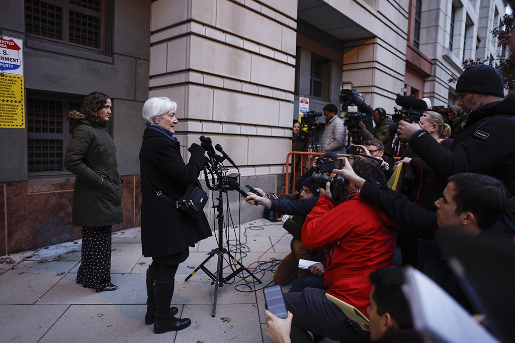 WASHINGTON: Stephanie Bernstein, whose husband Michael Bernstein was killed in the Pan Am Flight 103 Lockerbie bombing, speaks alongside her daughter Sara with reporters outside the federal court before after the trial proceedings for a Libyan man accused of making the bomb that exploded the plane. – AFP