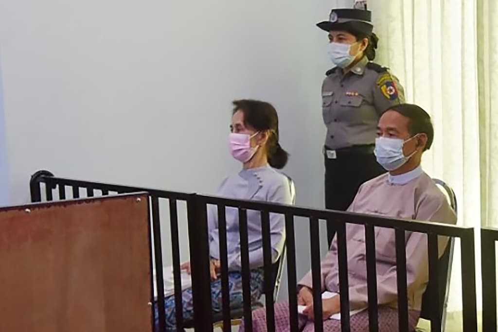 NAYPYIDAW: Civilian leader Aung San Suu Kyi (L) and detained president Win Myint (R) during their first court appearance in Naypyidaw, since the military detained them in a coup. A Myanmar junta court could hand down the final verdicts in an 18-month trial of Aung San Suu Kyi next week. – AFP