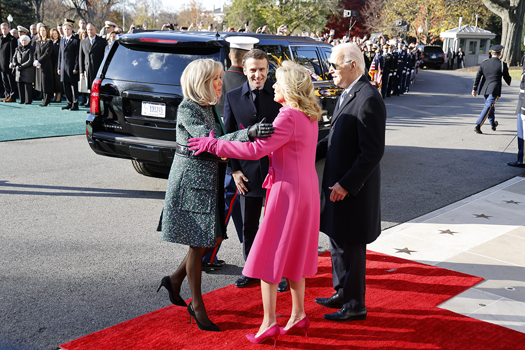 WASHINGTON: US President Joe Biden and First Lady Jill Biden welcome French President Emmanuel Macron and his wife Brigitte Macron to the White House in Washington, DC, on December 1, 2022. - AFP