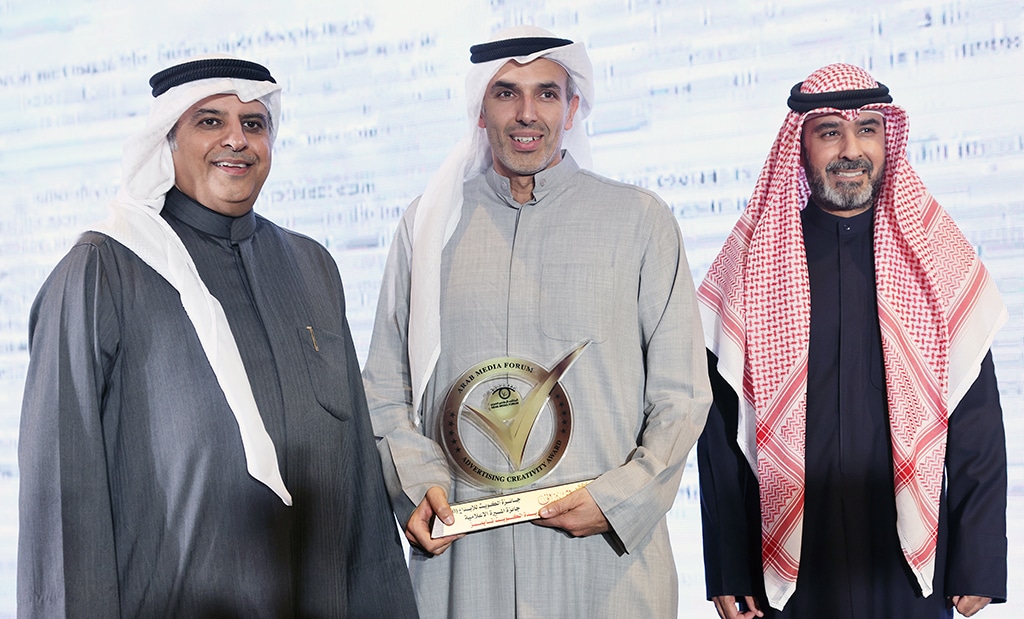 KUWAIT: Dr Ziad Yousuf Al-Alyan, son of the founder of Kuwait Times (center), receives the Kuwait Creativity Award for its long media march flanked by Secretary-General of the Arab Media Forum Madhi Al-Khamis (left) and Acting Undersecretary at the Ministry of Information Mohammad Bin Naji (right).