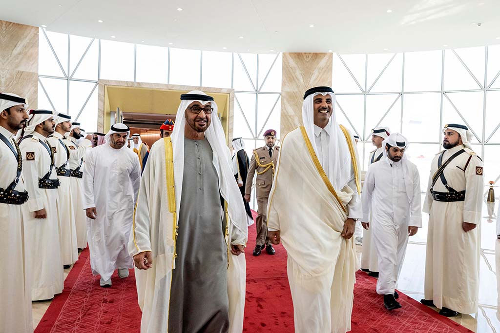 DOHA: Qatar's Amir Sheikh Tamim bin Hamad Al-Thani welcomes UAE President Sheikh Mohamed bin Zayed Al-Nahyan on Dec 5, 2022. – AFP