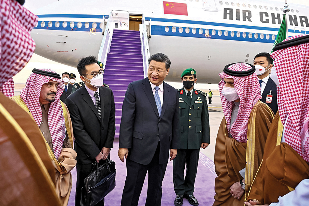 RIYADH: China's President Xi Jinping is being received by Saudi Foreign Minister Prince Faisal bin Farhan Al-Saud and the Governor of Riyadh Prince Faisal bin Bandar Al-Saud at King Khalid International Airport. - AFP