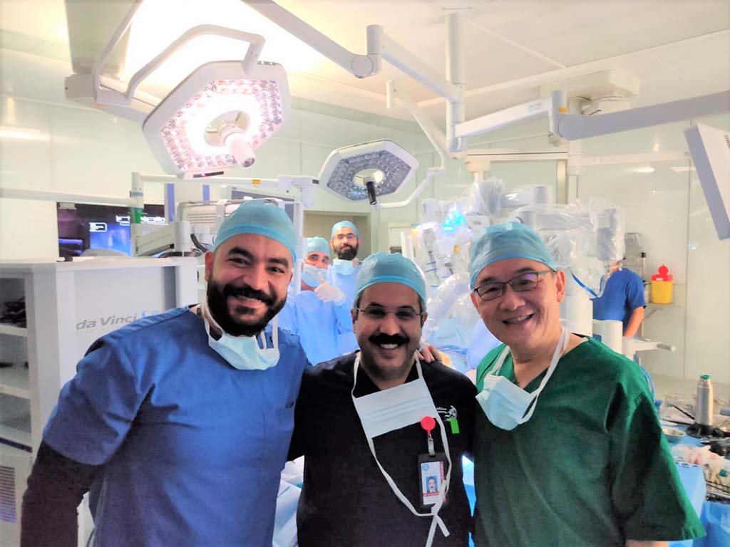 KUWAIT: Dr Mishari Al-Mehanna with his medical team. – KUNA
