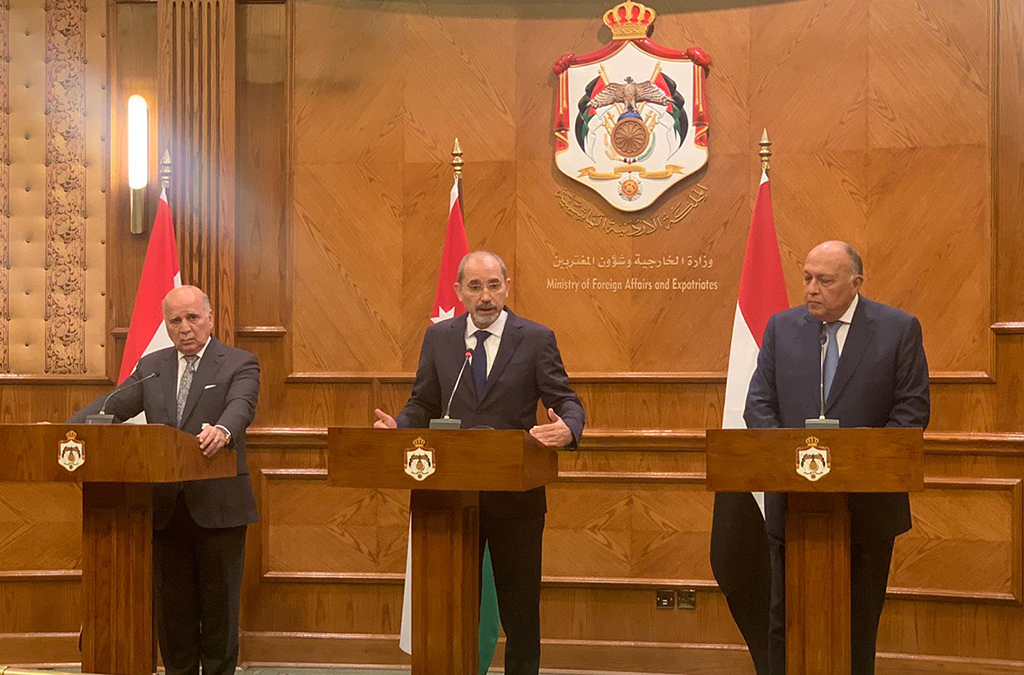 AMMAN: Jordan, Egypt and Iraq top officials are pictured during a summit in Amman. – KUNA