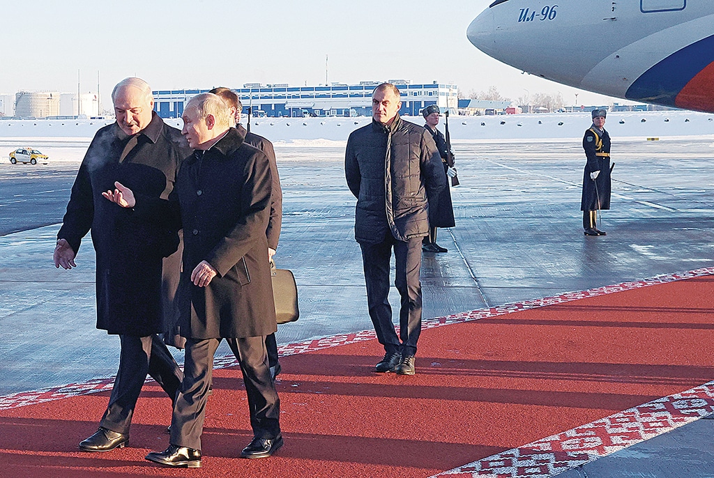 MINSK: Belarusian President Alexander Lukashenko (L) greets Russian President Vladimir Putin upon his arrival at the Minsk National Airport on December 19, 2022. – AFP