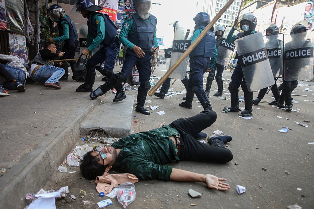 DHAKA, Bangladesh: Police charge baton on Bangladesh Nationalist Party (BNP) activities as they gathered in front of the party's central office in Dhaka, ahead of a BNP rally called in an effort to force Prime Minister Sheikh Hasina to resign. – AFP