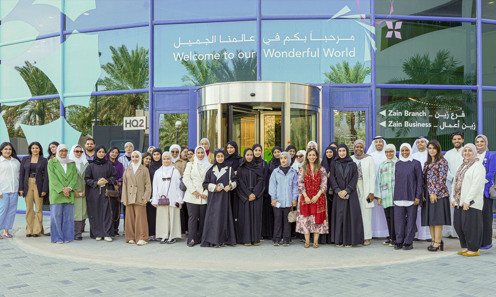 Students and faculty members with Zain’s team.