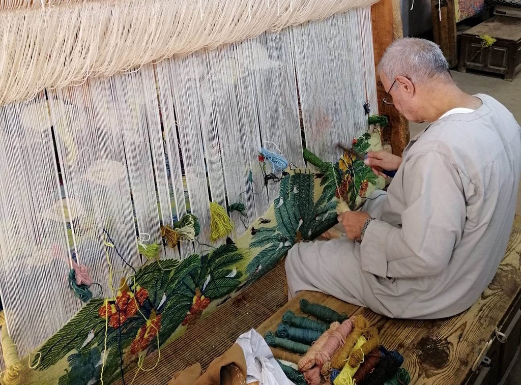 Senior weaver working at Ramses Wissa Art Center for 60 years.— KUNA