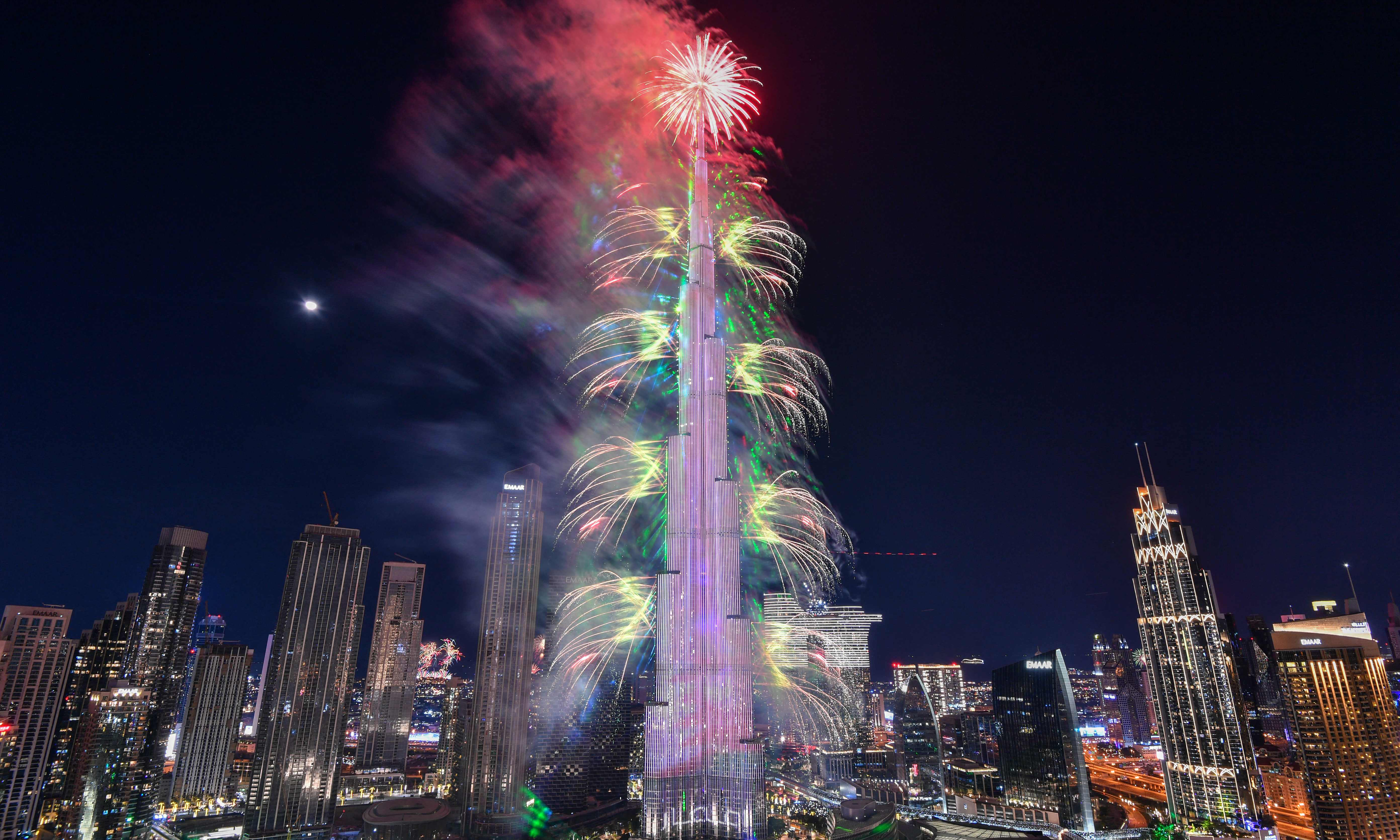 New Year’s Eve fireworks light the landmark Burj Khalifa tower at midnight in the Gulf emirate of Dubai on December 31, 2022. — AFP photos