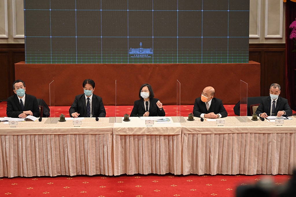 TAIPEI: Taiwan's President Tsai Ing-wen (C) speaks during a press conference next to Vice President William Lai (2nd L), Premier Su Tseng-chang (2nd R), Secretary General of National Security Council Wellington Koo (L) and Defense Minister Chiu Kuo-cheng (R) at the presidential office in Taipei. – AFP