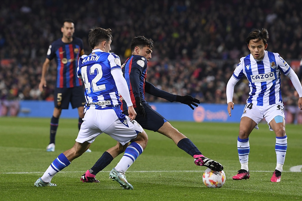 BARCELONA: Barcelona's Spanish midfielder Pedri vies with Real Sociedad's Spanish midfielder Pablo Marin (L) during the Copa del Rey (King's Cup), quarter final football match between FC Barcelona and Real Sociedad. –AFP