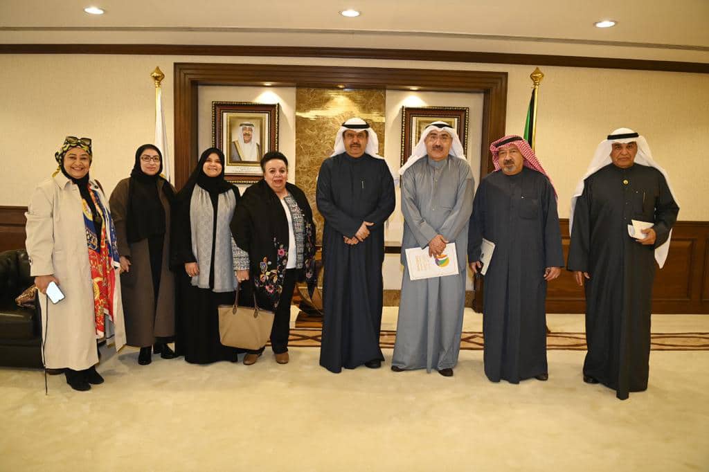 KUWAIT: Ejabiya Kuwaiti volunteer team with Acting Governor of Hawally and the Capital governorate Ali Salem Al-Asfar.
