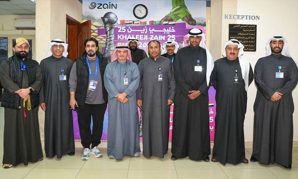 Hamad Al Musaibeeh with Zain and KFA officials during the registration period.