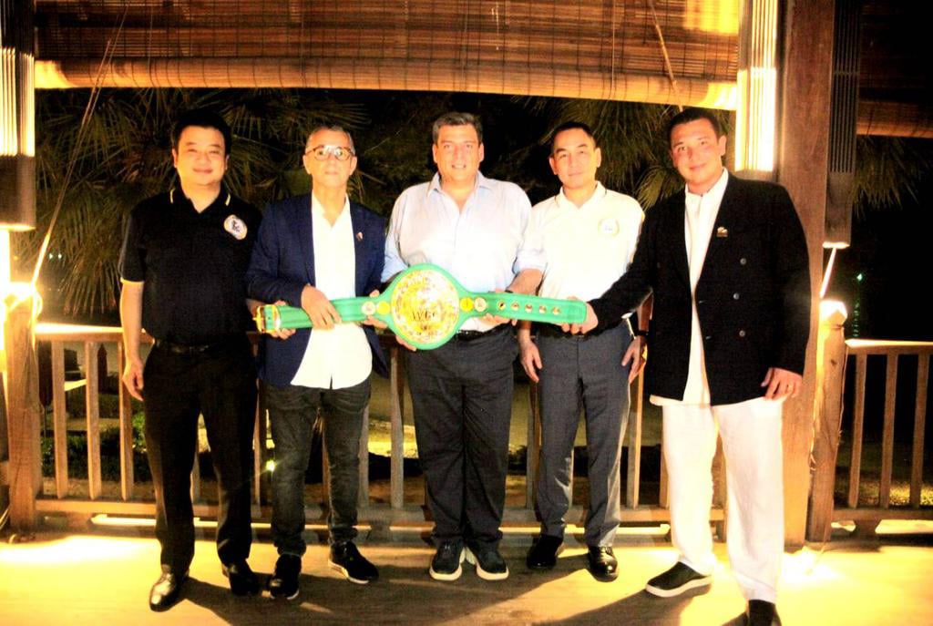 Mishal Al-Fajji with WBC officials.
