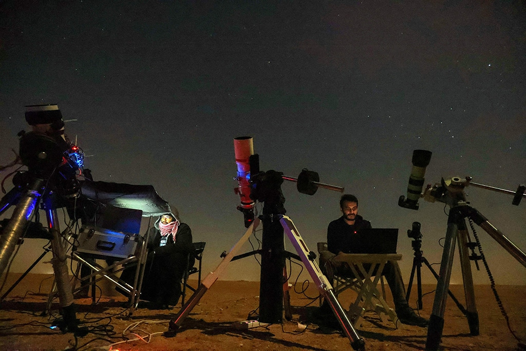 KUWAIT: Astrophotographers Abdullah Al-Harbi (left) and Mohammad Al-Obaidi follow the comet C/2022 E3 (ZTF) early on Feb 2, 2023 in the Salmi desert, some 120 km northwest of Kuwait City. The comet, visible to the naked eye, is shooting past Earth and the Sun for the first time in 50,000 years. - Photo by Yasser Al-Zayyat