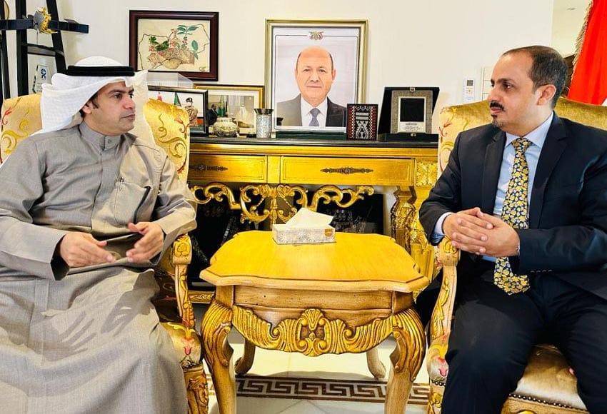 Yemeni Information Minister Muammar Al-Eryani with Kuwait's Ambassador to Yemen Falah Al-Hajraf.