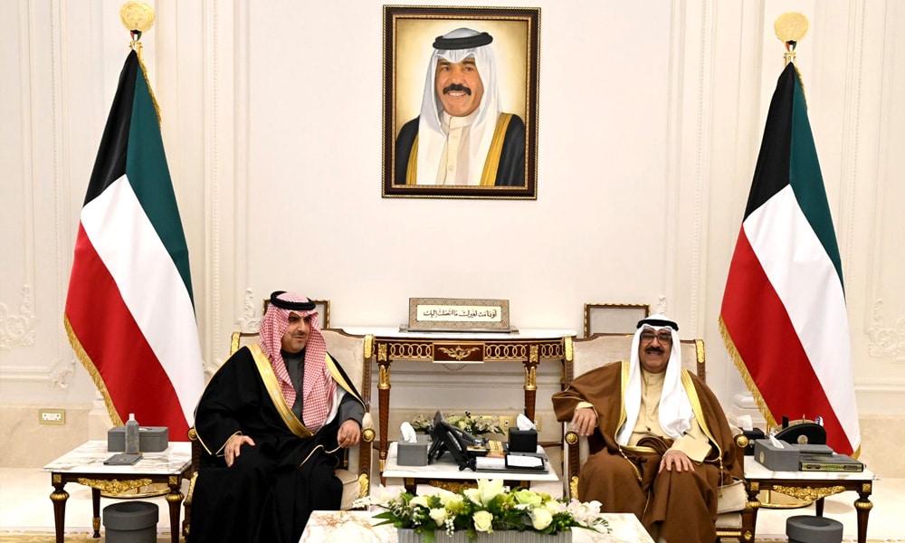 Kuwait Crown Prince receives Head of Saudi Audit Bureau