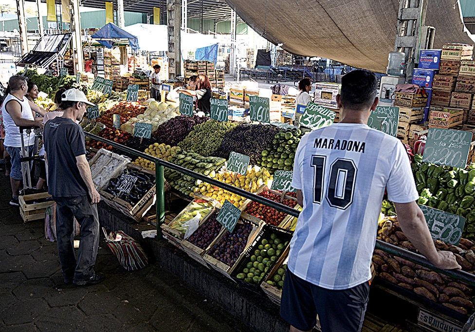 BUENOS AIRES: People buy fruits and vegetables at a retail stall in the Central Market of Buenos Aires on February 10, 2023, some days before the announcement of the monthly inflation index. — AFP