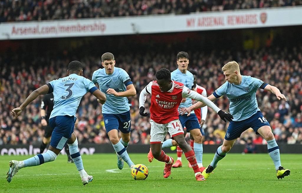 LONDON: Arsenal's English striker Eddie Nketiah (center) vies with Brentford's English defender Rico Henry (left), Brentford's German midfielder Vitaly Janelt (2nd left) and Brentford's English defender Ben Mee (right) during the English Premier League football match between Arsenal and Brentford on February 11, 2023. - AFP
