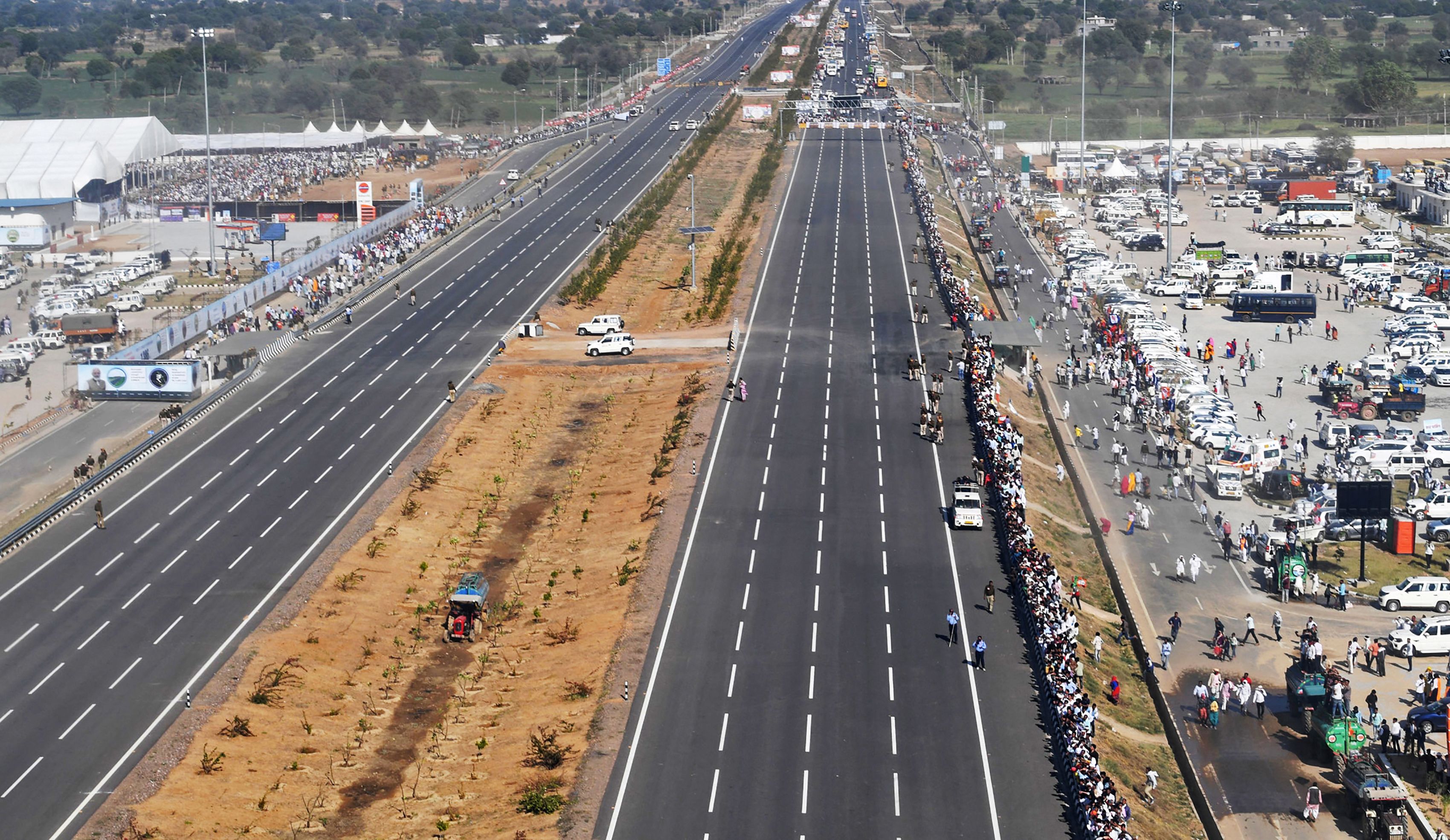 DAUSA, India: People stand along the newly inaugurated Delhi-Dausa-Lalsot section of the Delhi-Mumbai Expressway in Rajasthan on Feb 12, 2023. – AFP n