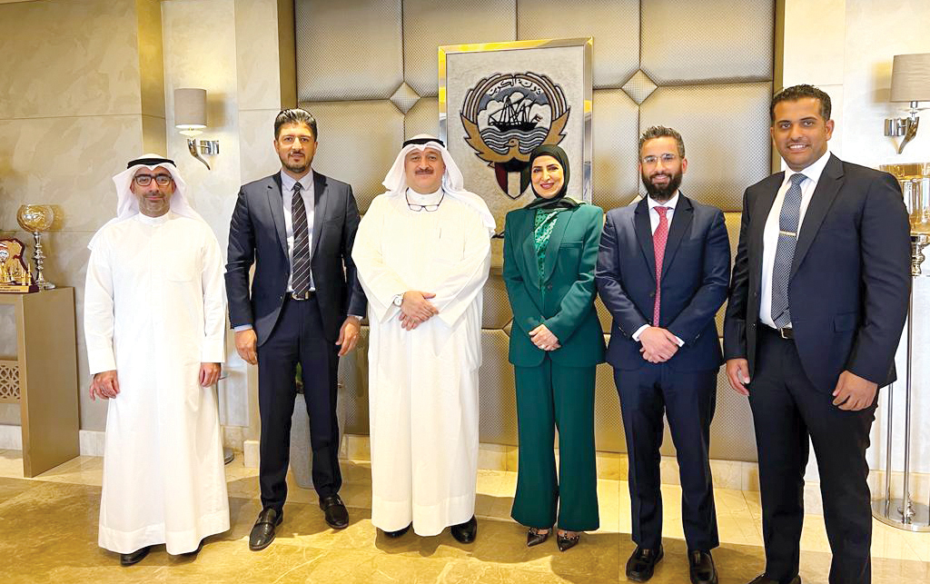 KUWAIT: Members of Kuwait Surgeons Society with Health Minister Dr Ahmad Al-Awadhi.