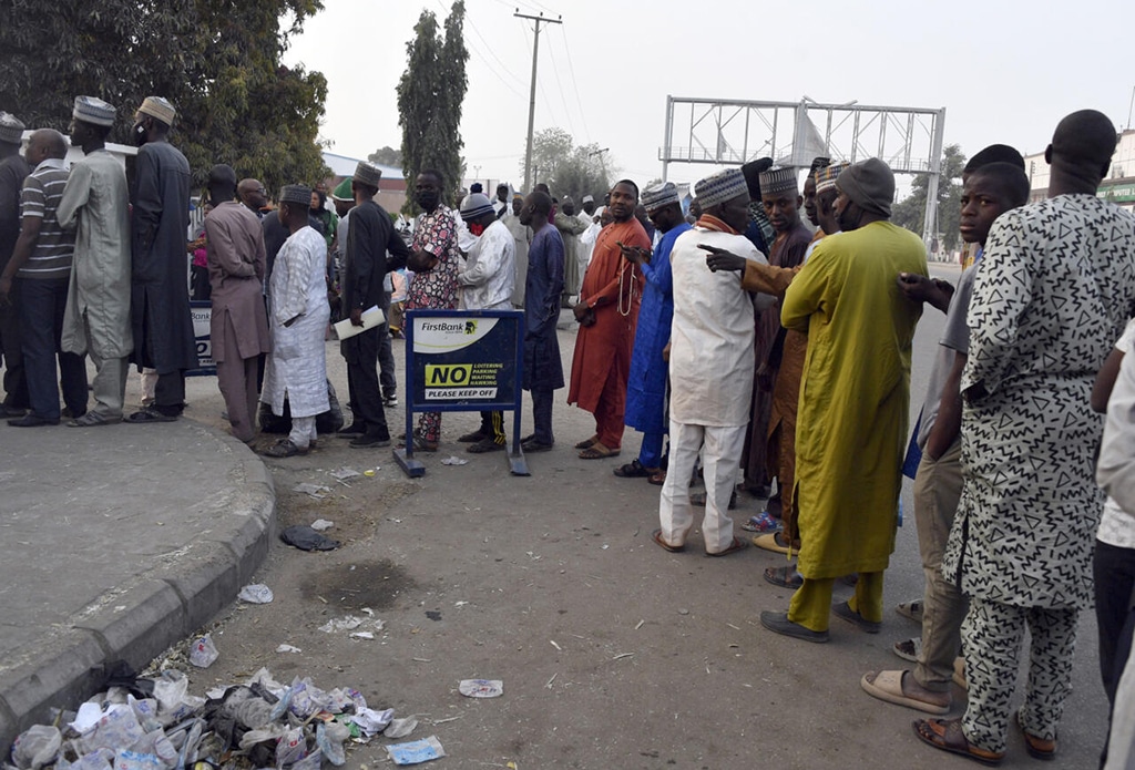 KANO: A plan to replace old Nigerian naira notes with new ones has caused a shortage of cash and long lines outside banks.- AFP