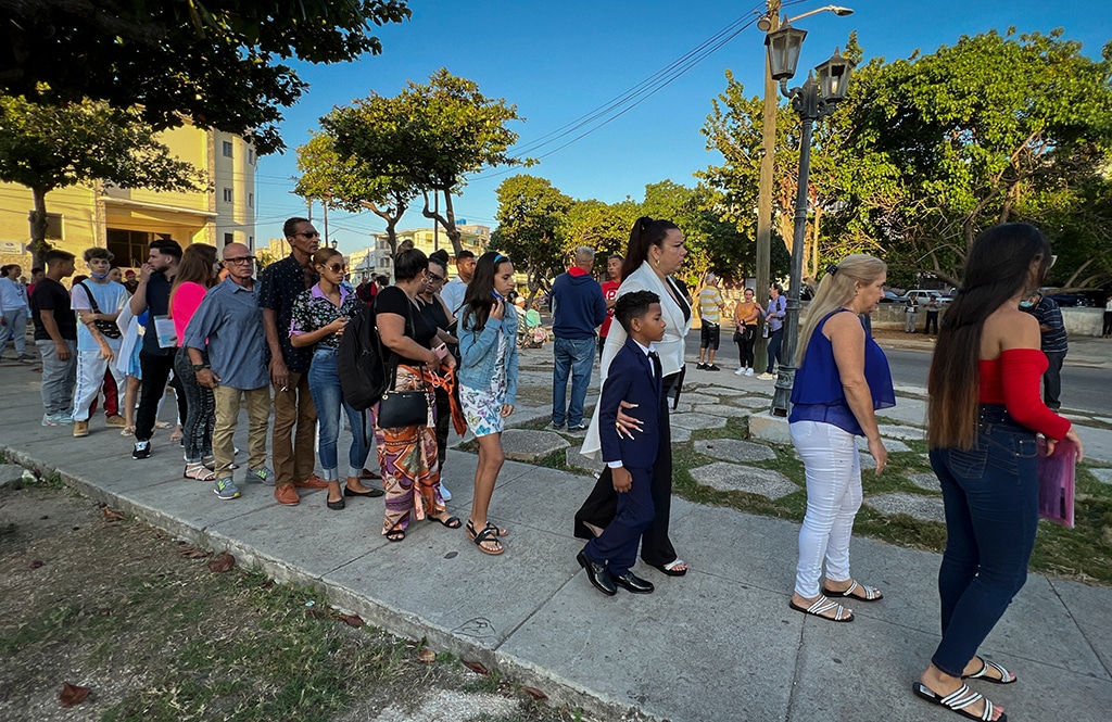 HAVANA: In this file photo, people queue outside the US embassy in Havana. According to official US statistics, in 2022 border authorities intercepted more than 313,000 Cubans that entered the country illegally. - AFP