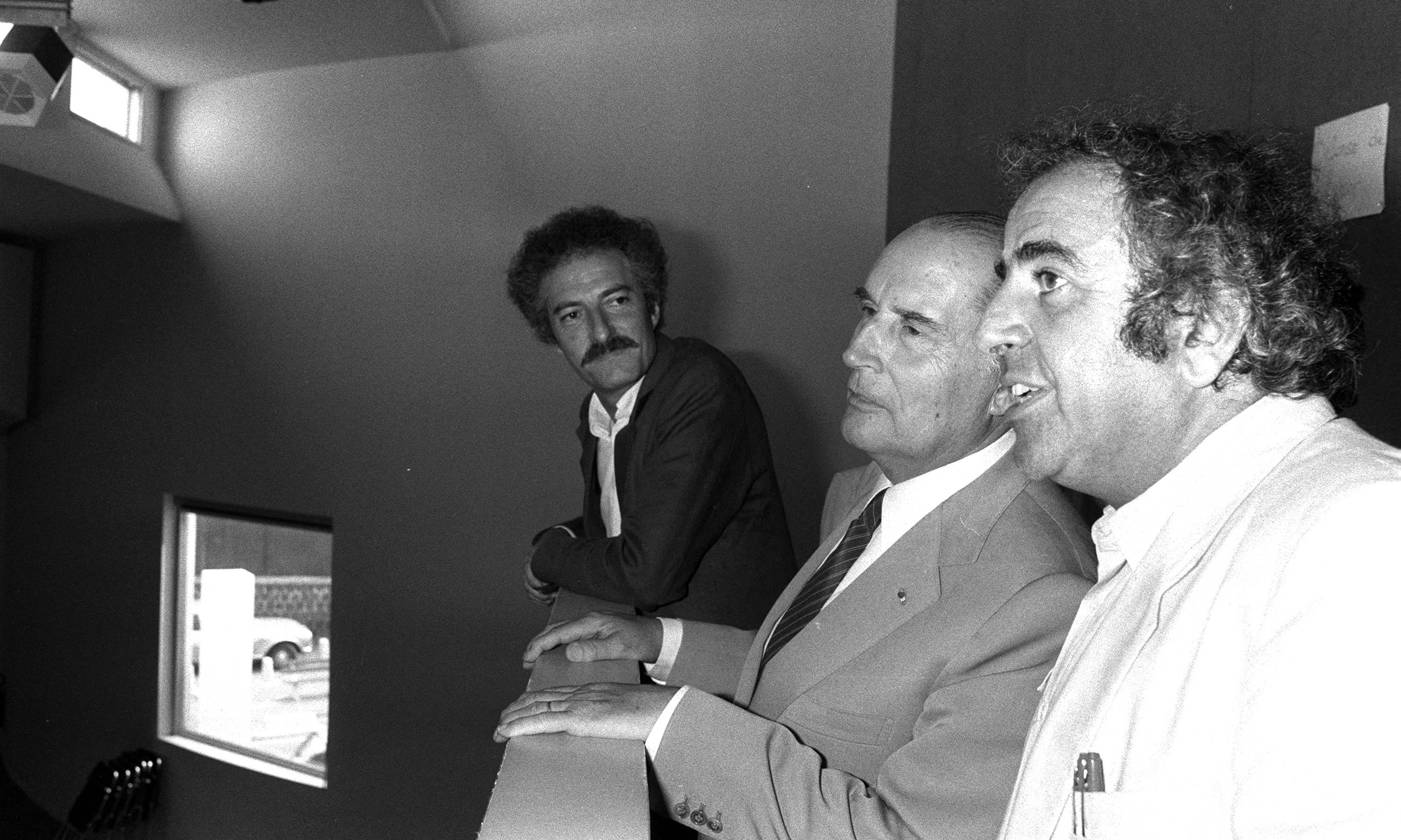In this file photo taken on July 26, 1983 then president Francois Mitterrand (center) and architect Roland Castro (right) visit the new stock exchange building in Saint-Denis.—AFP