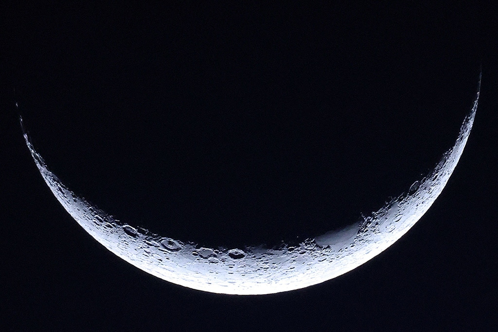 KUWAIT: This picture taken on March 24, 2023 from Kuwait City shows a view of the waxing crescent moon on the second day of the holy month of Ramadan. — Photo by Yasser Al-Zayyat