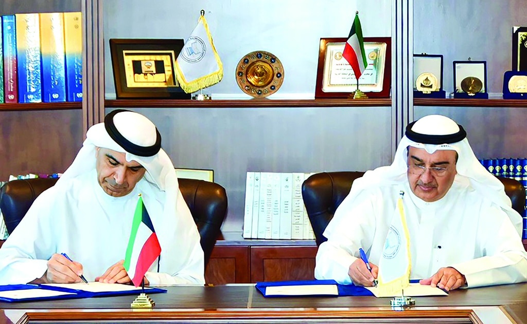 KUWAIT: Director of the Institute, Chancellor Hani Al-Hamdan and Assistant Foreign Minister for Institute Affairs, Ambassador Nasser Al-Sabeeh on behalf of the Sheikh Saud Al-Nasser Al-Sabah Diplomatic Institute sign the agreement. — KUNA