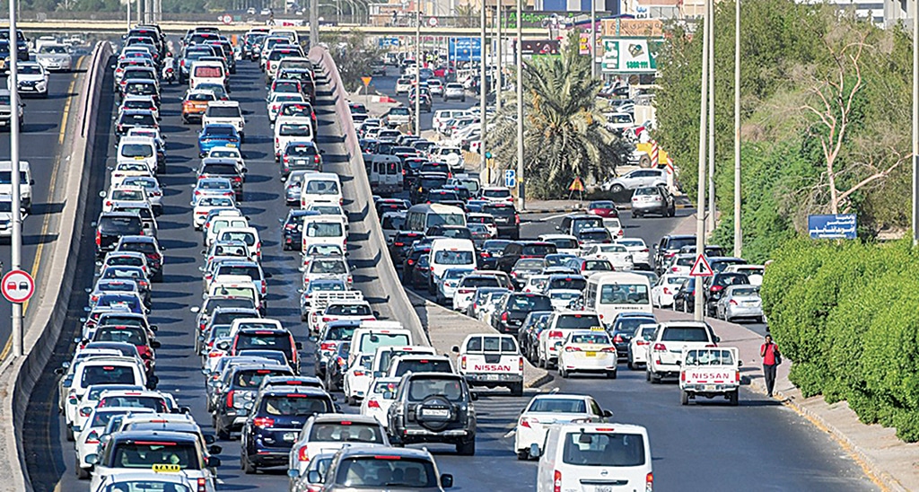 KUWAIT: Photo shows traffic jams on Kuwait’s roads. Kuwait has one of the highest per capita car ownership rates in nthe world. — Photo by Yasser Al-Zayyat