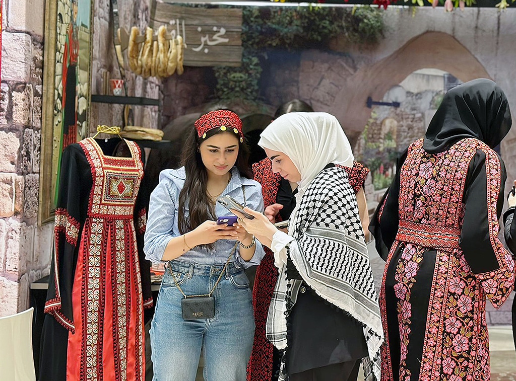KUWAIT: Kuwait University held an exhibition on Sunday where students celebrated Middle Eastern and Western cultures.