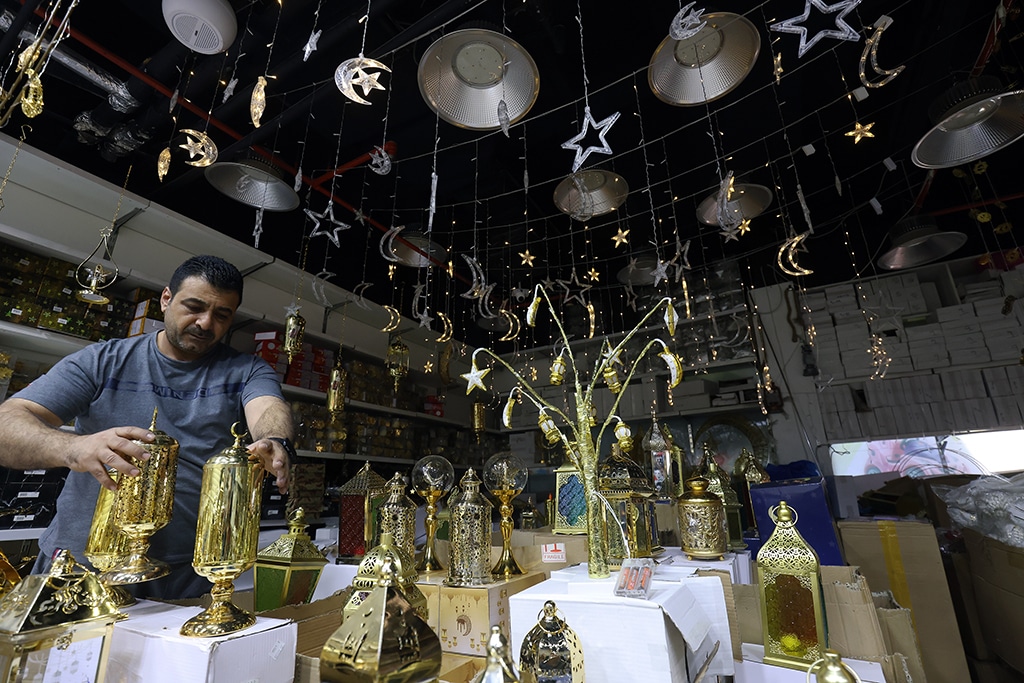 Vendors and shoppers prepare for Ramadan at a Market in Kuwait City – Photos by Yasser Al-Zayyat